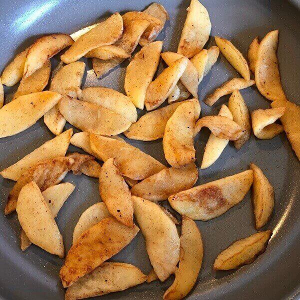 Cooked apples in a pan.