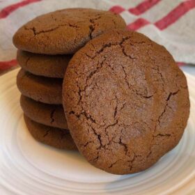 Six cookies on a plate.