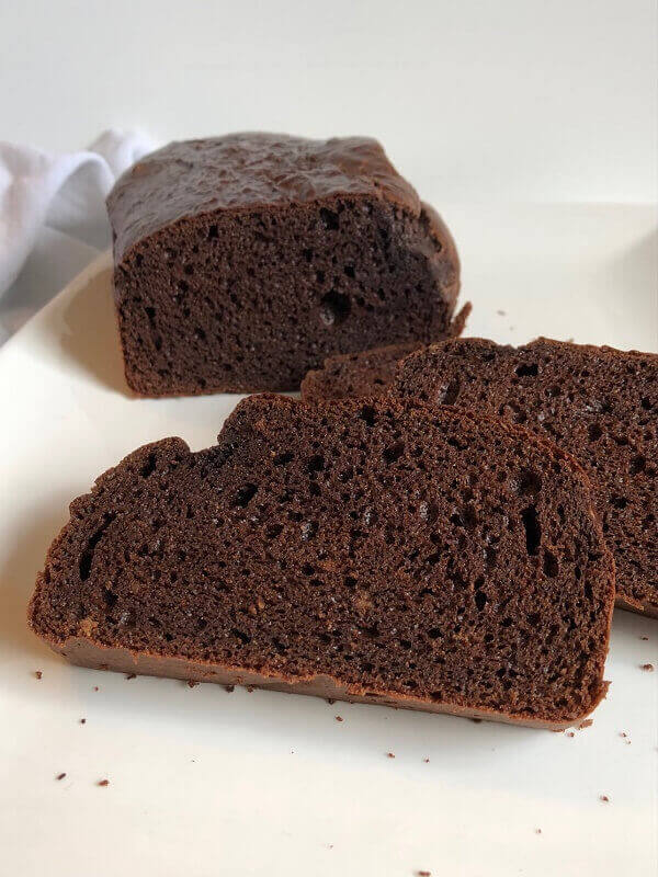Bread on a white platter.