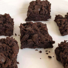 Brownies cut in squares on a plate.