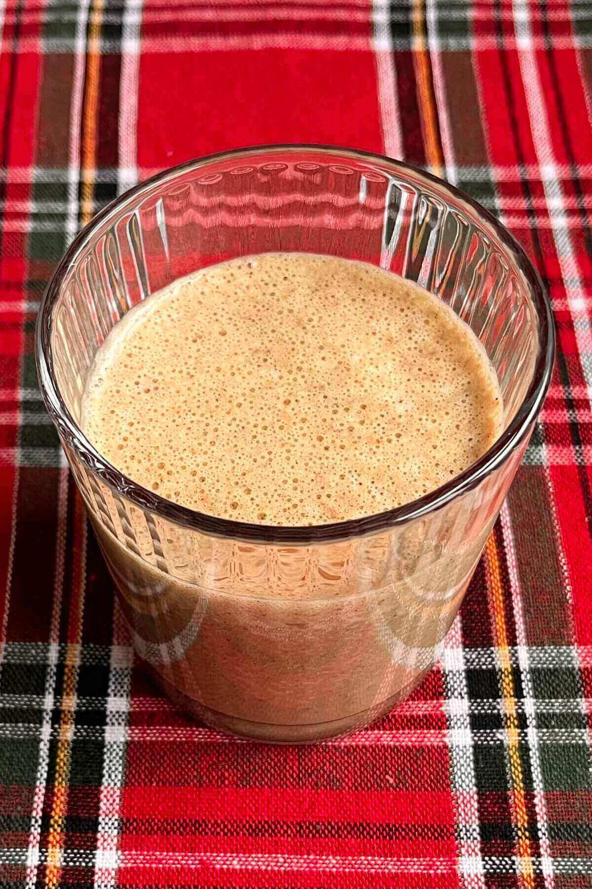A creamy gingerbread shake in a glass.