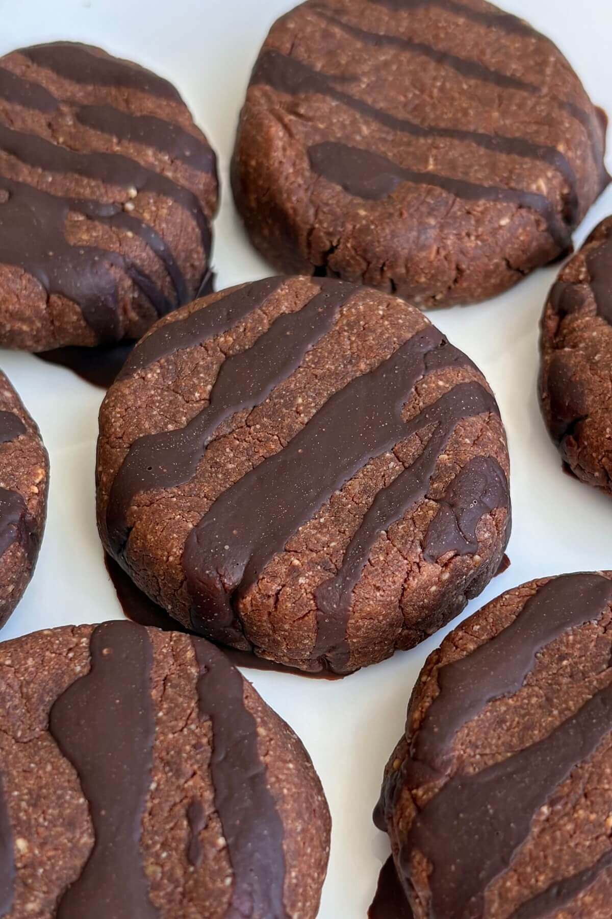 Low-carb cookies on a white plate.