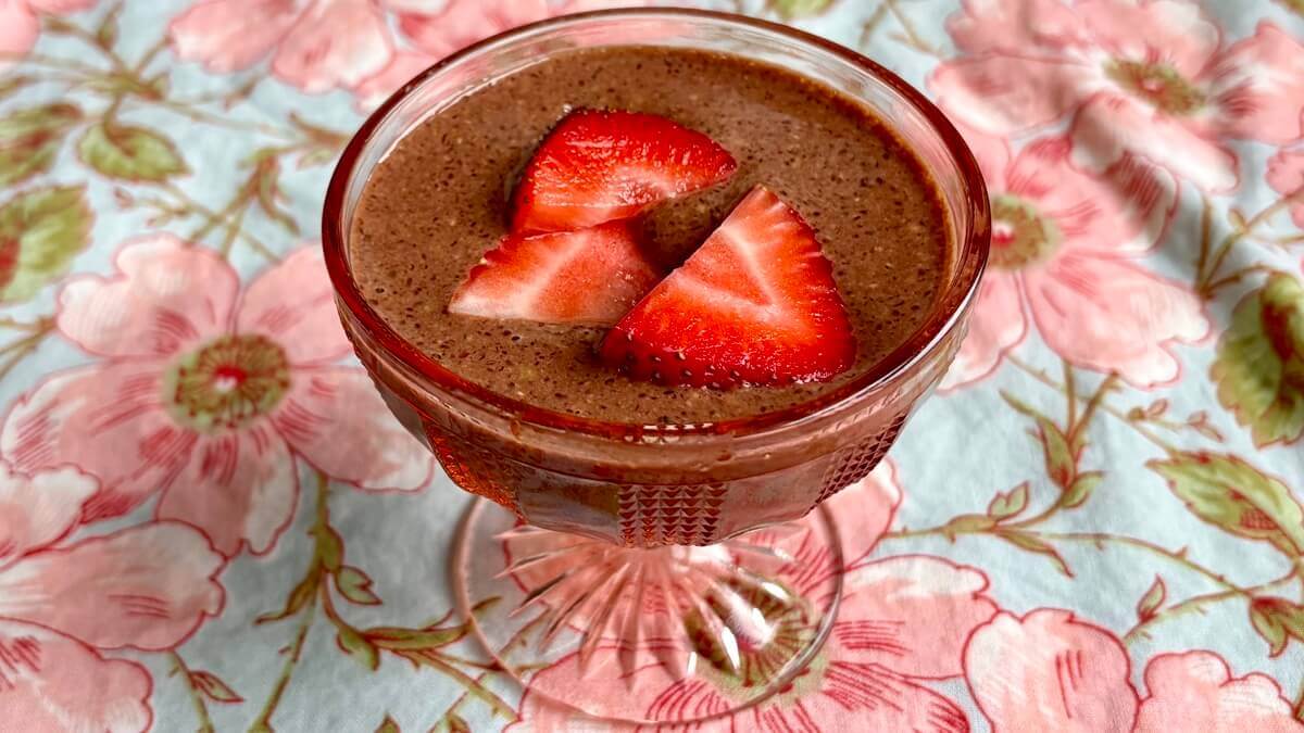 Flaxseed chocolate pudding in a dish.