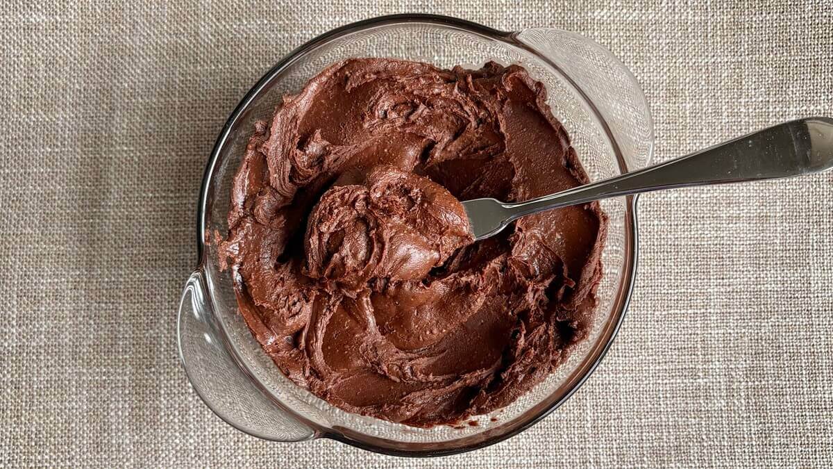 Frosting without powdered sugar in a glass bowl.