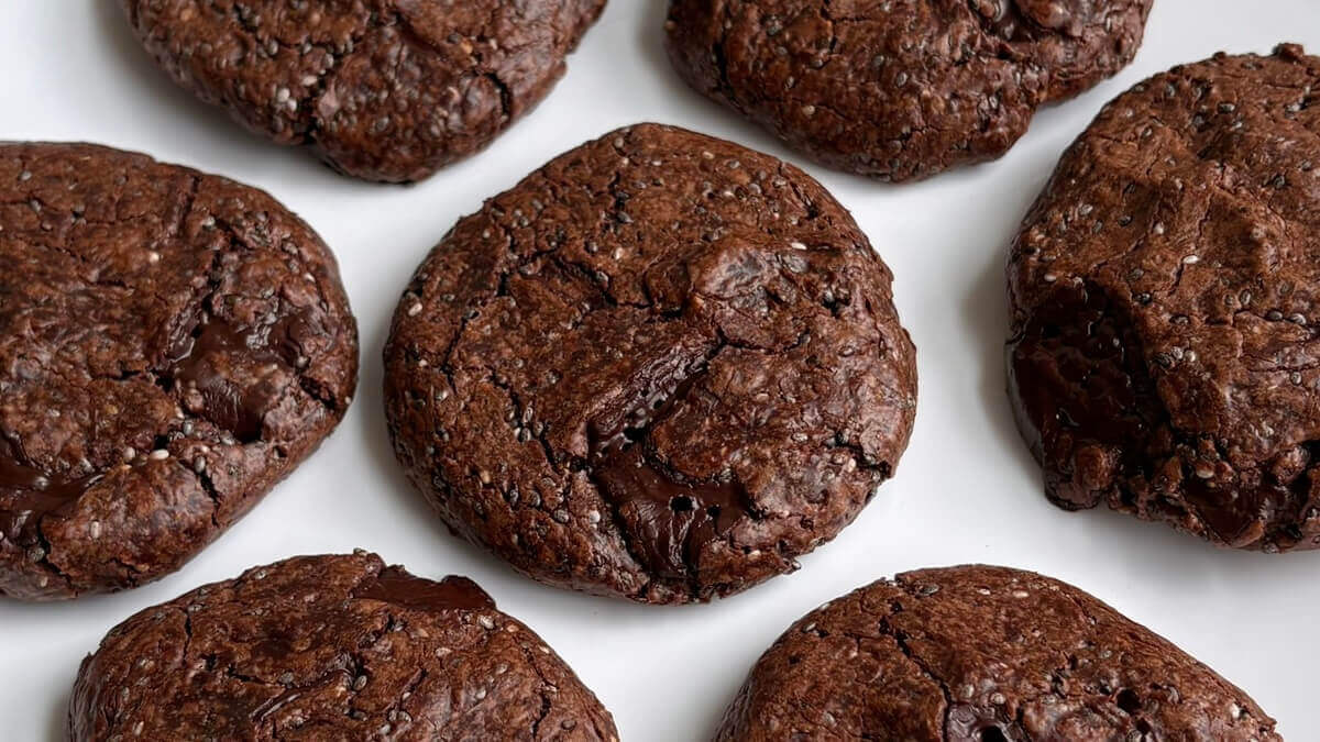 Chia chocolate cookies on a plate.