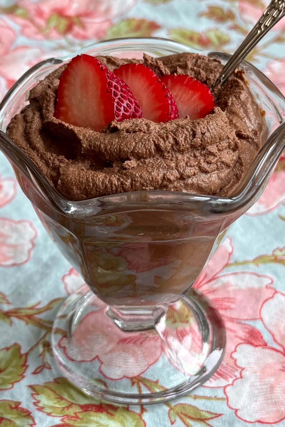 Chocolate mousse made with cashews in a glass dish.