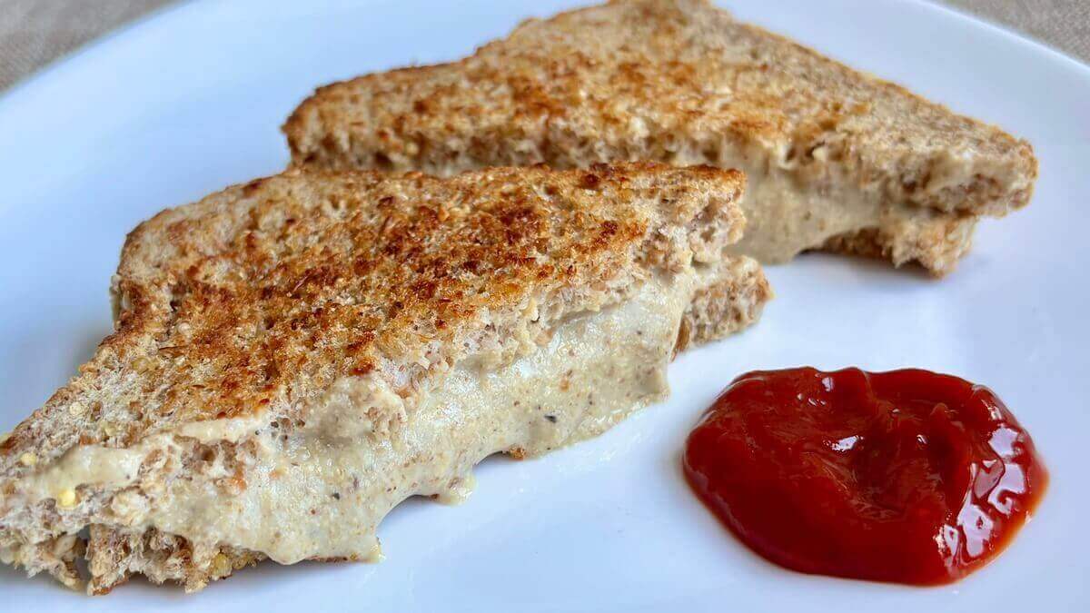A chia cheese sandwich on a plate.